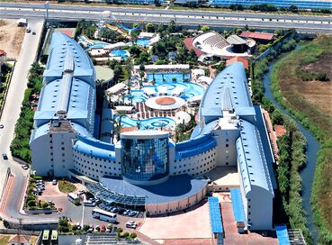Crystal Admiral Resort Suites & Spa