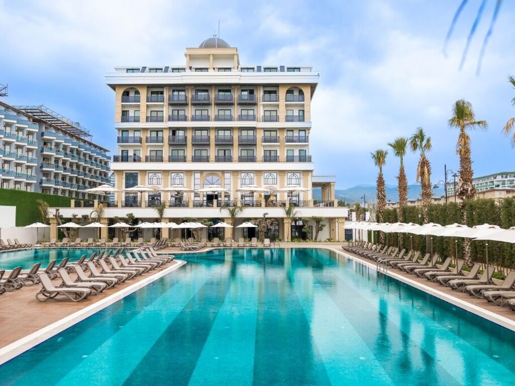 Serenity Queen Hotel
